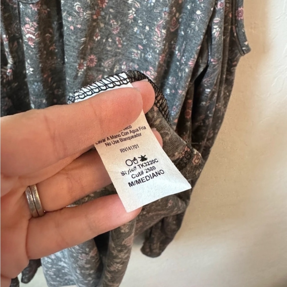 Line up blouse - Picture 4 of 4